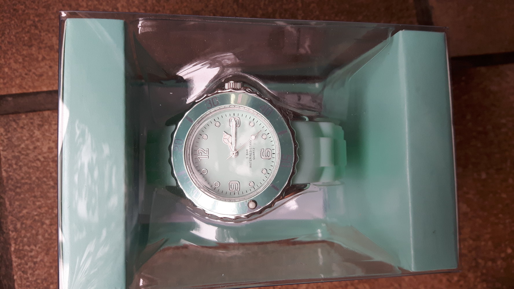 Mintfarbene neue Armbanduhr Watch helltürkis OVP analog
