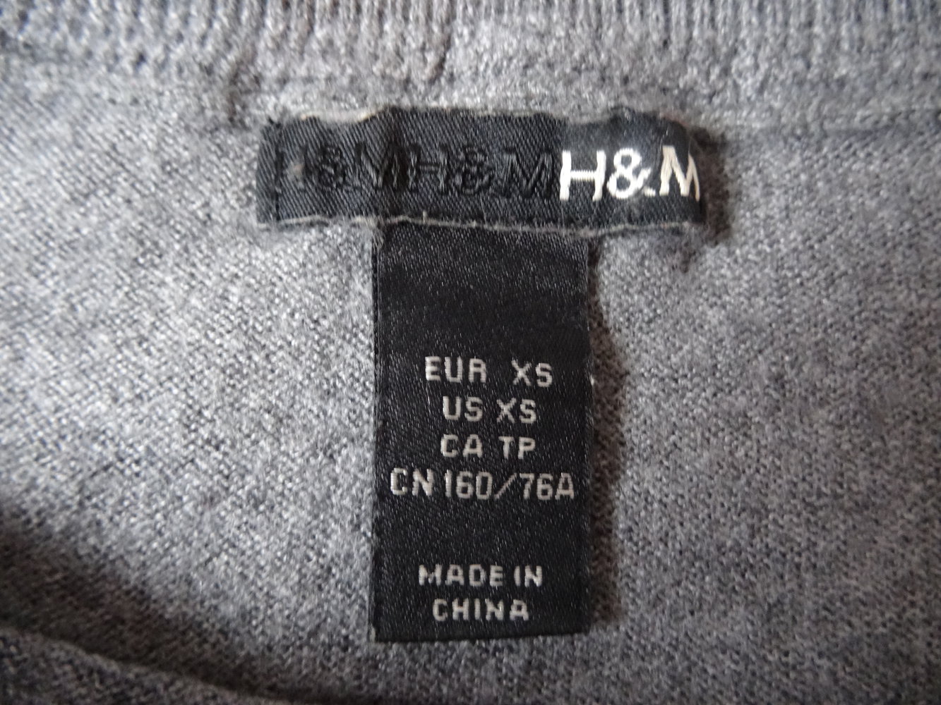 graues T-shirt von H&M