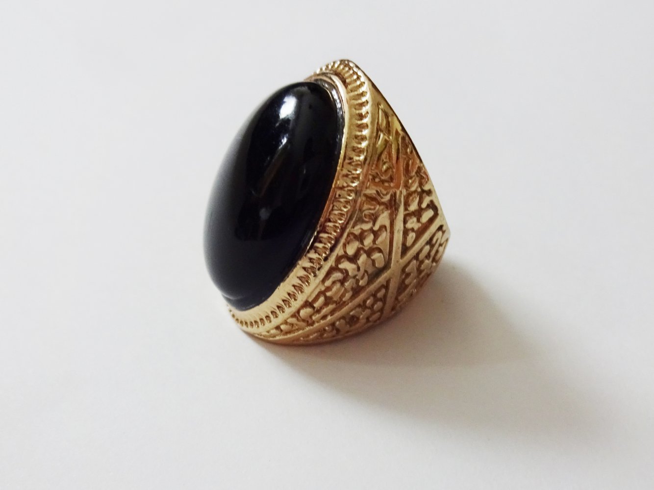 H&M - Goldener Ring mit großem schwarzen Stein Statement Ring ::  Kleiderkorb.de