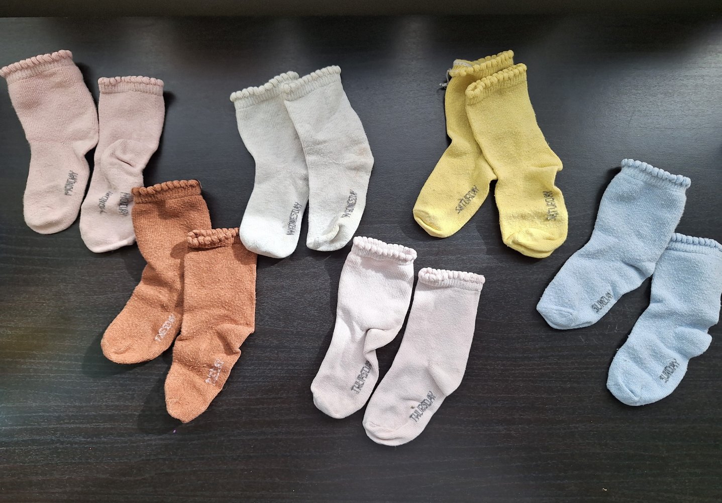 7er-Pack Socken mit Wochentagen für kleine Babyfüßchen